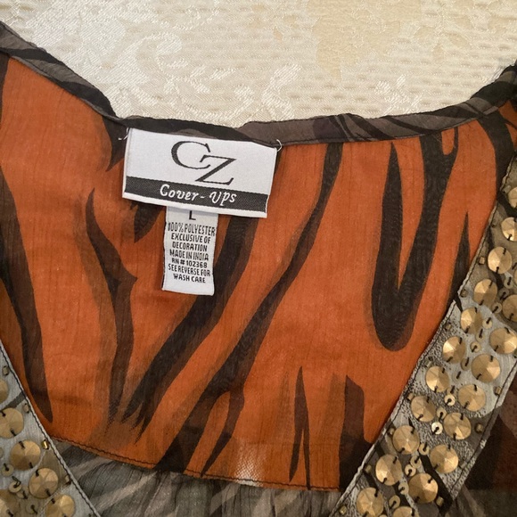 Top.  Cover up - Picture 2 of 3